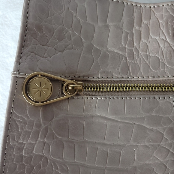 Isaac Mizrahi Tan purse crossbody - Picture 7 of 11